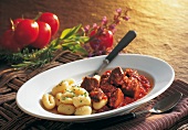 Wild aus aller Welt, Wild- schweinragout mit Gnocchi