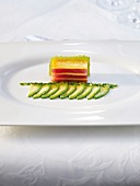 Millefeuille von Mango und Thunfisch mit Tobikko-Kaviar