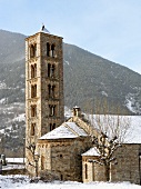 Kirche Sant Climent in Taüll, Schnee Berglandschaft, Boi-Tal, Spanien