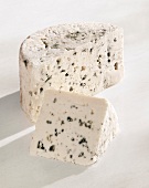 Buch vom Käse, 2 Stück Schimmelkäse "Roquefort", Blauschimmel