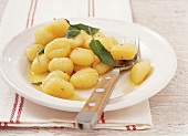 Fünfzig Pfannenrezepte, Gnocci m it Salbeibutter