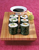Sushi - Hosomaki mit Möhre und Z ucchini