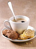 50 Kekse, Safran-Limetten- Kekse u. Kaffee-Kekse, Tasse Kaffee