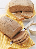 GLYX-Backen, Roggen-Sauerteigbrot, rundes Schrotbrot, gelbe Decke