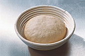 100 beste Brot, Sauerteig: Tei g in Brotformkörbchen legen, Step 4