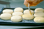 100 beste Brot, Hamburger Buns : Teiglinge m. Ei bestreichen, Step2