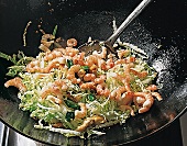 100 beste Geflügel, Bami goren g: Salat, Garnelen im Wok, Step 3