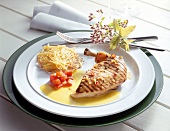 100 beste Geflügel, Gegrillte Hühnerbrust m. Rösti, Paprikasauce