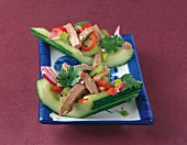 Asia-Häppchen, Thai-Rind- fleischsalat auf Salatgurke
