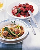 Pute, Gans und Ente, Entenragout, Putengulasch mit Gurken