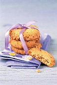 Backen, 3 Kekse mit lila Band zusammengebunden, "XL-Cookies"