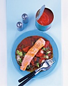 Kochen, Hellas-Fischfilet mit Tomatensauce, Dose, Besteck