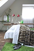 Fur blanket on guest bed with two bedside lamps and green carpet