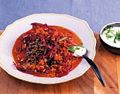 Curry-Linsen- Rotkohl mit Ingwer-Raita