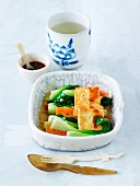 Gemüse mit gebratenem Tofu