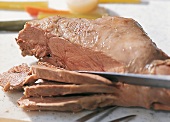 Fleisch, Gekochtes Lammfleisch in Scheiben geschnitten