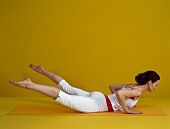 Pilates - Swan Diwe: Bauchlage, Oberkörper und Beine heben