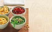 Schnell & Edel, Pesto m. Pin- ienkernen, Tomaten-Chili-Dip, Nudeln