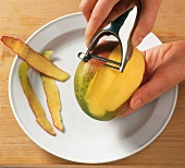 Schnell & Edel, Mango-Parfait: Mango m. Sparschäler schälen, Step 1