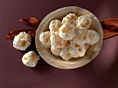 Weihnachtsbäckerei, KokosnussMakronen mit Früchten