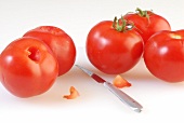 Kochbuch Nr. 1, Minestrone Step 1: Tomatenstiel herausschneiden