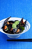 Mussels with lemon grass and lime leaves in bowl
