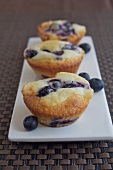 50 Muffins, Blueberry-Muffins mit Vanilleguss