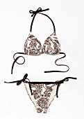 Freisteller: Triangel-Bikini mit Blüten-Print, braun-weiß