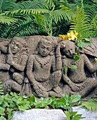 Asiatische Figuren aus Sandstein