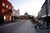 Schweden, Göteborg, Markthalle, Straße, Motorräder, Fahrräder.