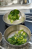 Blattsalat-Sauce zubereiten Step 4