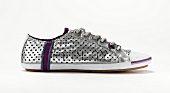 Freisteller, Sneaker mit cut-outs, silber