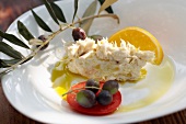 Gedünstetes Fischfilet mit Olivenöl, Oliven