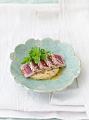 Thunfisch mit Sesam-Kichererbsenmus