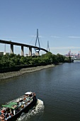 Köhlbrandbrücke Schiff