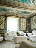Italienischer Palazzo: Wohnzimmer, edle Wand-und Deckenmalerei