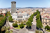 Barcelona: Stadtansicht, Gebäude, Straßen, Himmel blau
