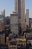 New York: Ausblick auf Empire State Building und Hochhäuser bei Tag