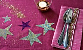 Jahreszeiten-Küche, weihnachtliche Tischdekoration, Folien-Sterne