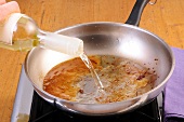 Adding white wine to gravy in frying pan, step 3