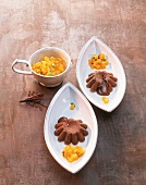 Schokolade, Schokoladen-Ingwer -Gateau mit Ananaskompott