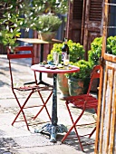 Sommerküche, Tisch mit zwei Stühlen, Terrasse, Aperitiv