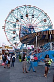 New York: Coney Island, luna park, Riesenrad, x