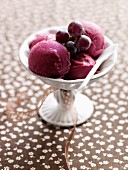 Red wine butter ice cream with red grapes
