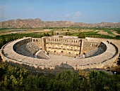 Aspendos: Landschaft, Theater von Aspendos, sommerlich