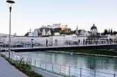 Salzburg, Blick vom Elisabethkai aus, auf den Makartsteg