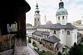 Salzburg, Blick auf Glockenturm und St. Peter Kirche