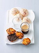 Dream macaroons and florentines on tray