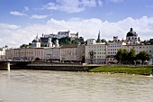 Salzburg, Blick auf die Salzach und die Altstadt