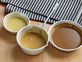 White and brown roux in bowls